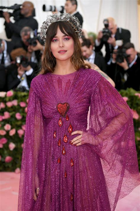 dakota johnson met gala